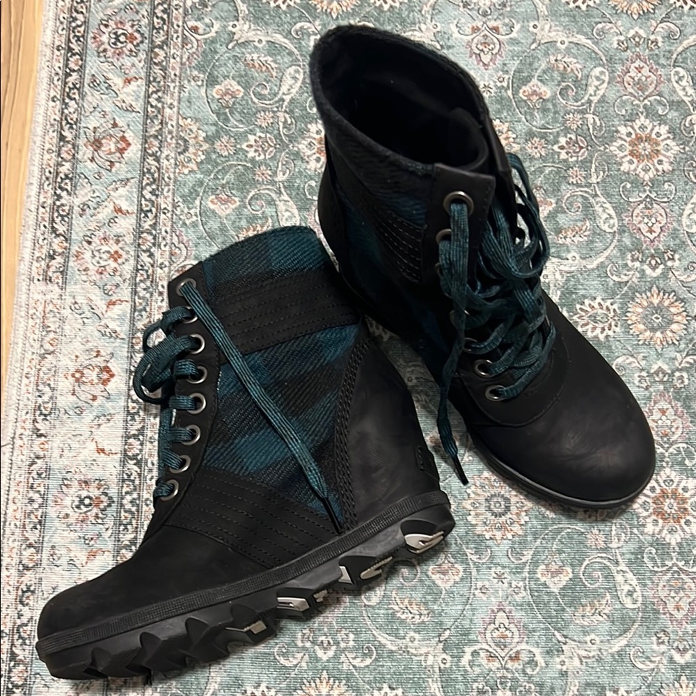 Sorel Plaid Lace-Up Wedge Boots- LIKE NEW